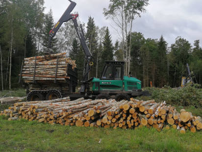 Metsa ost ja metsa majandamine Timberstock PÜ masinapargiga